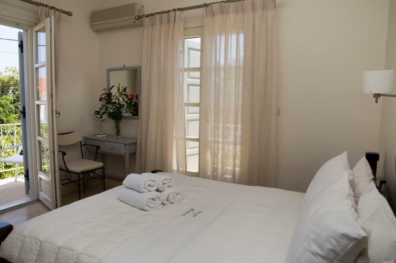 Mimoza Hotel Spetses Town ภายนอก รูปภาพ